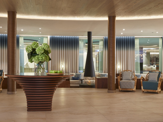 Wellnessbereich_elegant_Sichtschutz_Loungemoebel_INFINITY